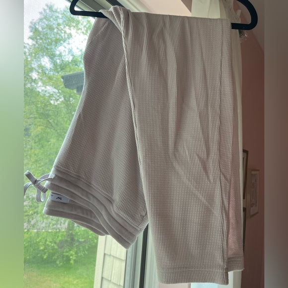 Aritzia TNA Waffle Joggers - Picture 3 of 5